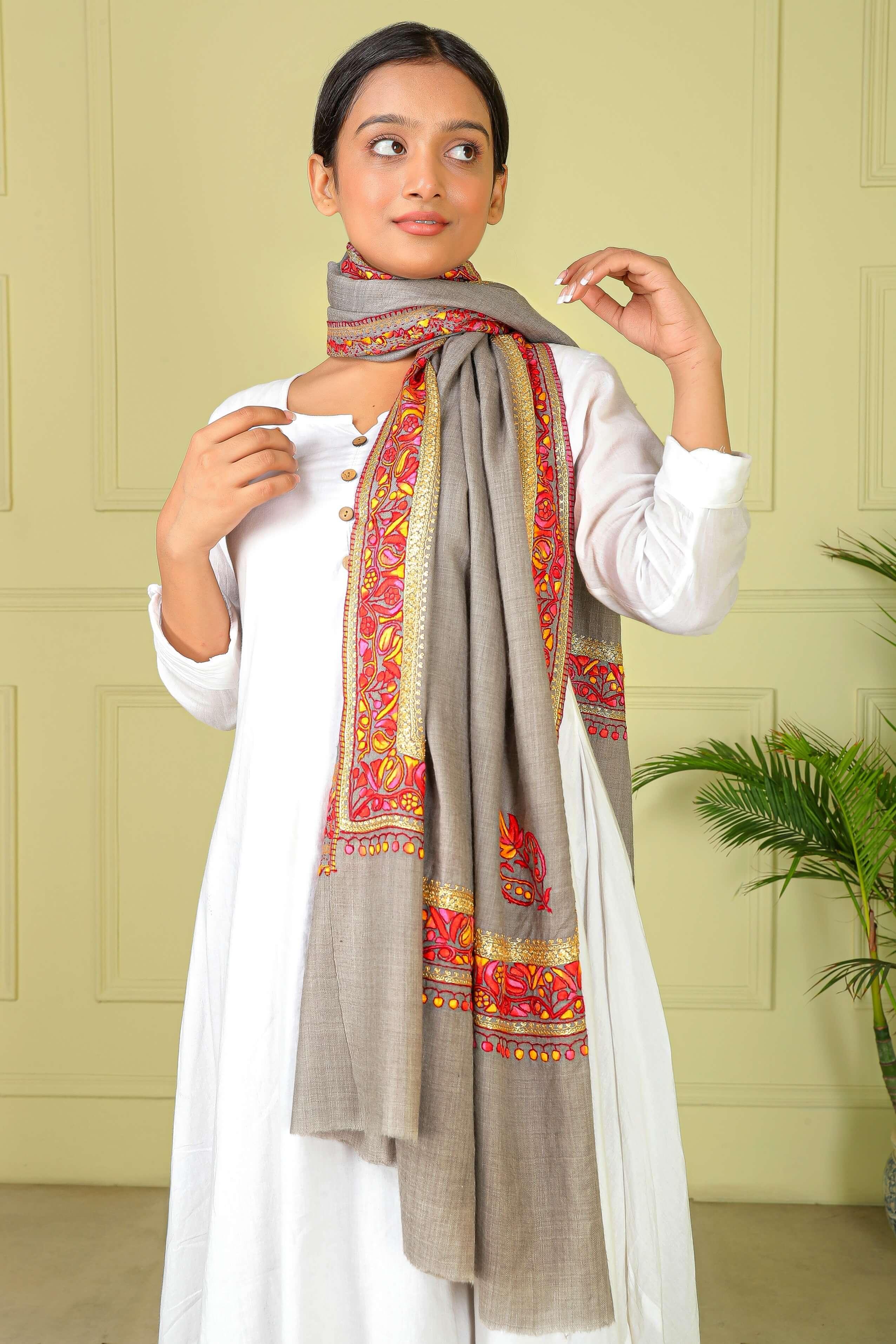 Sozni Border Kashmiri Shawl women